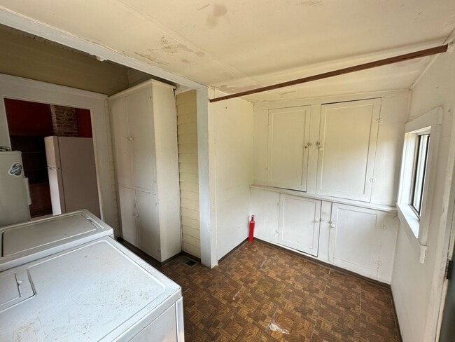Building Photo - 2 bdrm/1 bath Lettered Streets cottage for...