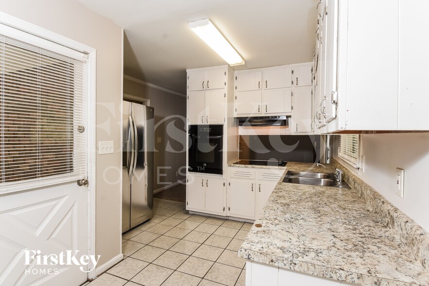 Building Photo - 3605 Las Olas Dr