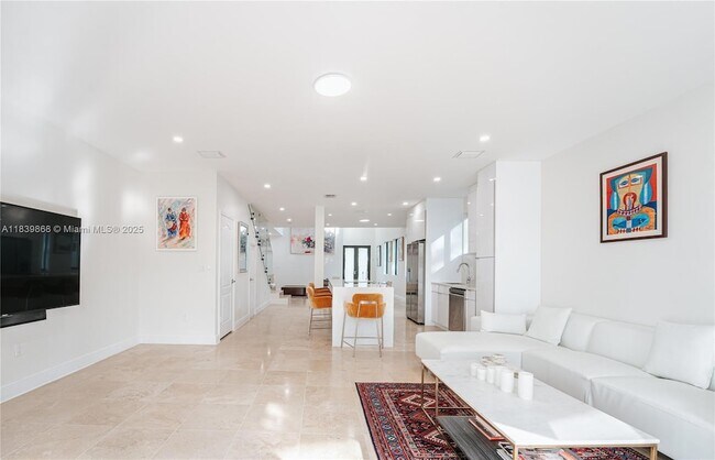Building Photo - 2766 SW 33rd Ave