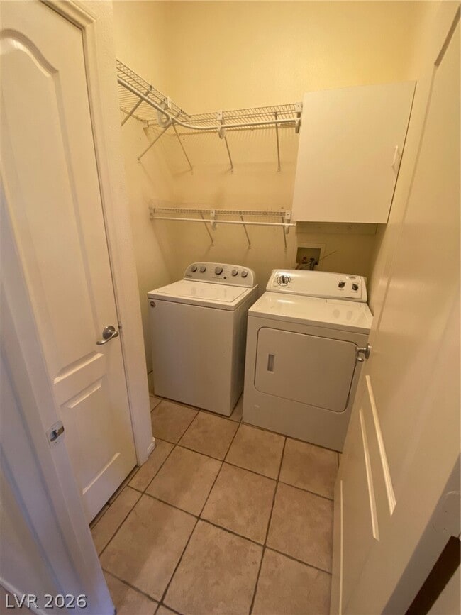 Building Photo - 7565 Splashing Rock Dr