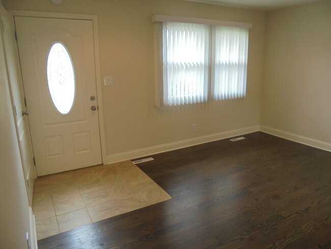 Building Photo - 66 Barrow Dr