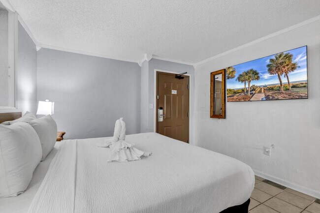 Building Photo - 2310 N Ocean Blvd