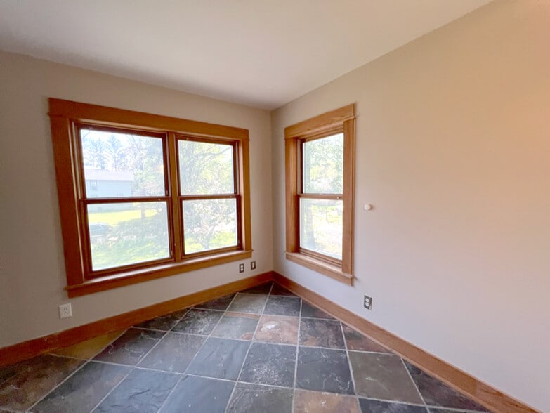 Building Photo - 506 S Poplar St