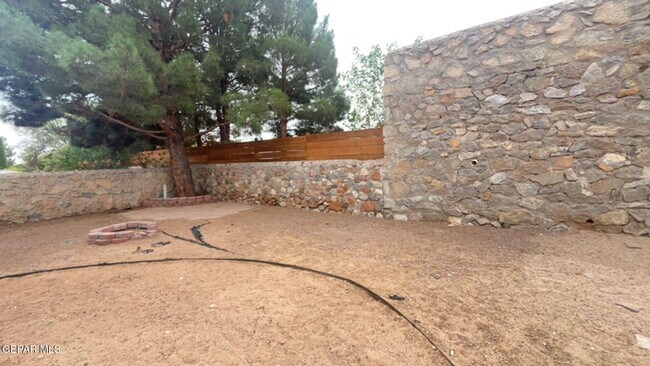 Building Photo - 4352 Loma De Brisas Dr
