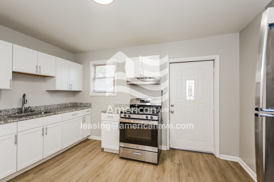 Building Photo - 415 Thornton St