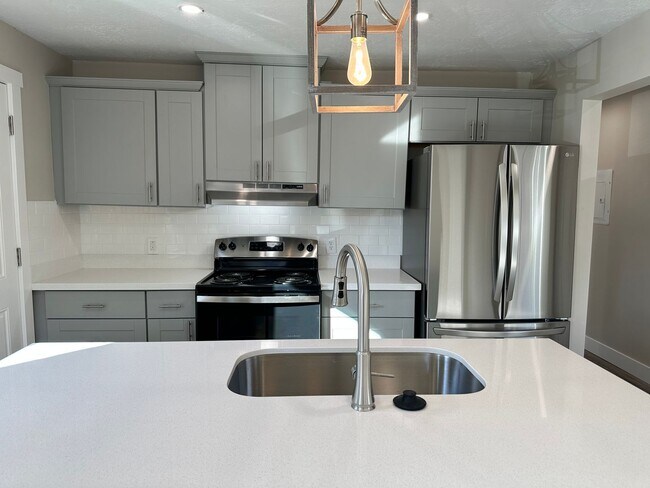 Building Photo - Darling remodeled 5 bedroom 2 bathroom home in the heart of Ogden