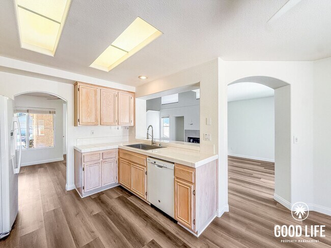 Building Photo - Spacious 3BD/2.5 BA Home in Scripps Ranch with Pool, Private Balcony & In-Unit Laundry