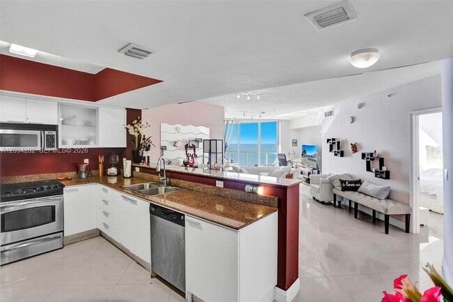 Building Photo - 16699 Collins Ave