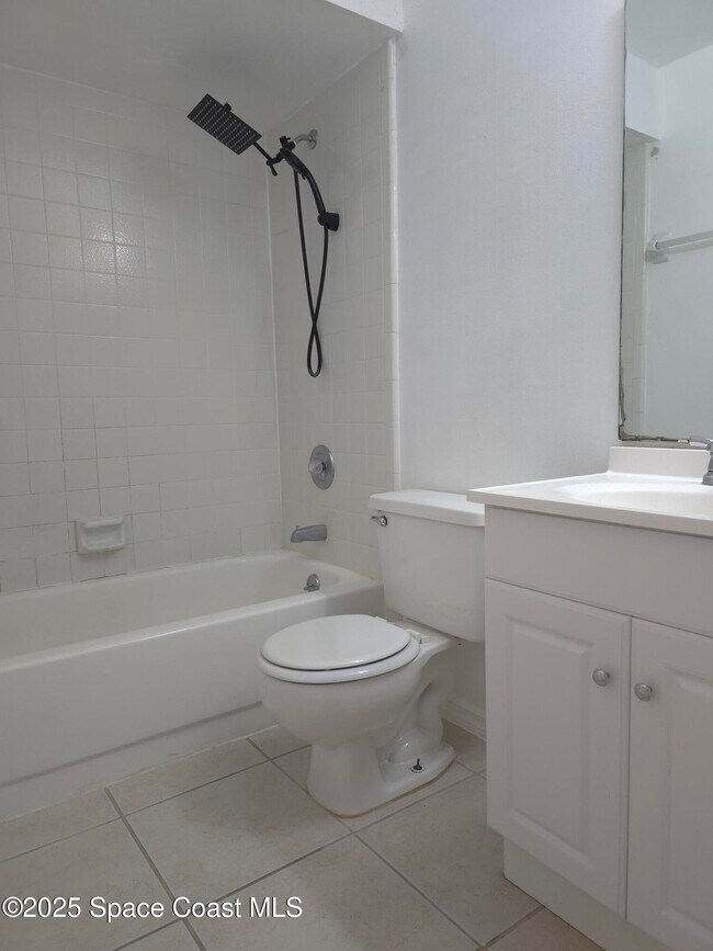 Building Photo - 245 Spring Dr