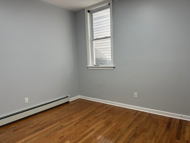 Building Photo - 235 Griffith St