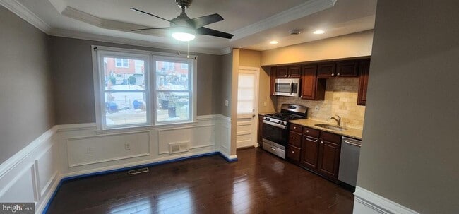 Building Photo - 7065 Eastbrook Ave