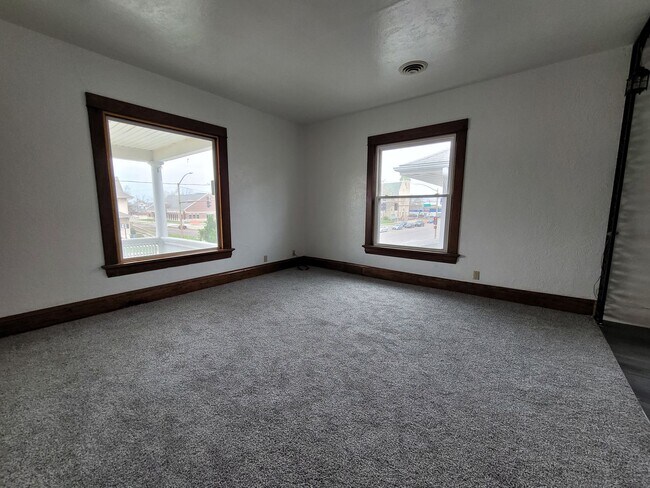 Primary Photo - 605-607 1st Avenue SW