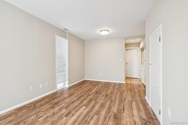 Building Photo - 60 Marwood Rd N