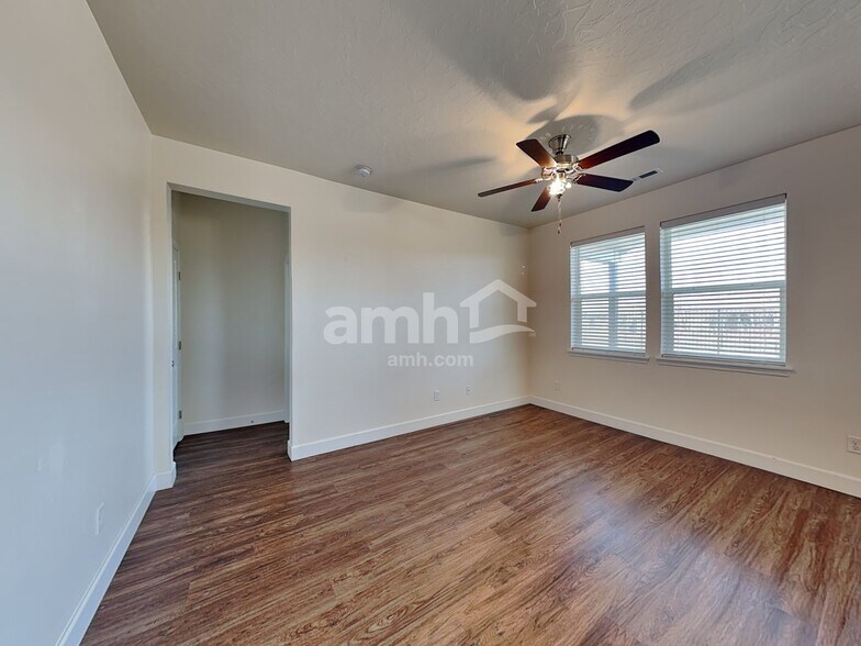 Building Photo - 378 E Sicily Dr