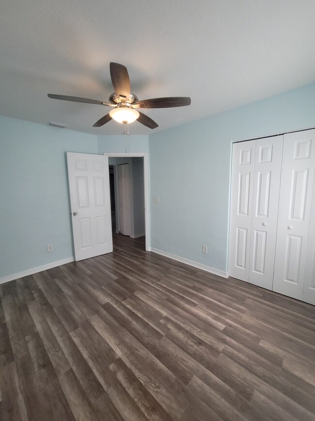 Building Photo - 513 Hollyhock Ln