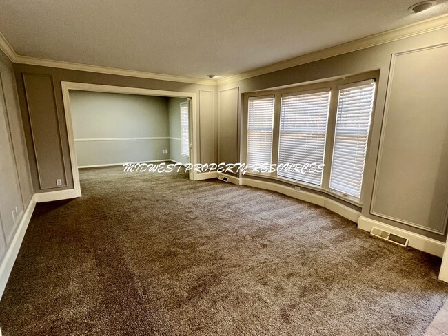 Building Photo - Spacious 4-Bedroom, 3-Bathroom Home with Fenced Yard and Bonus Spaces!