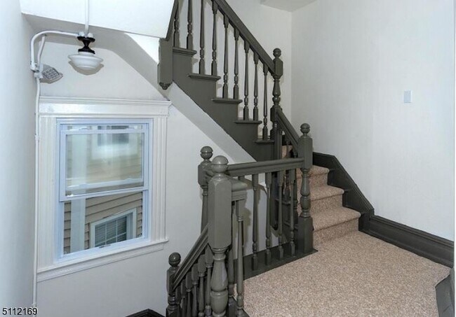 Building Photo - 204 Hillside Ave