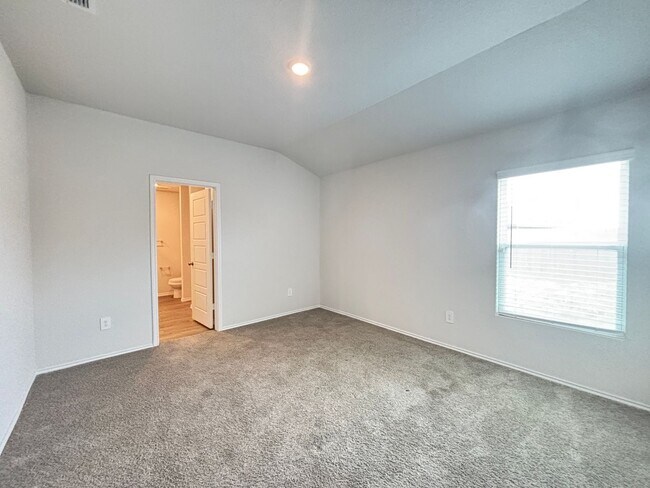 Building Photo - 2024 3-bed 2-bath home in Converse