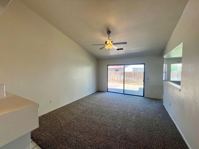 Building Photo - Single story with 3 car garage!