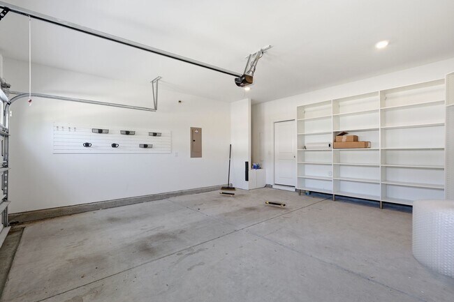 Building Photo - 2216 Jollay St