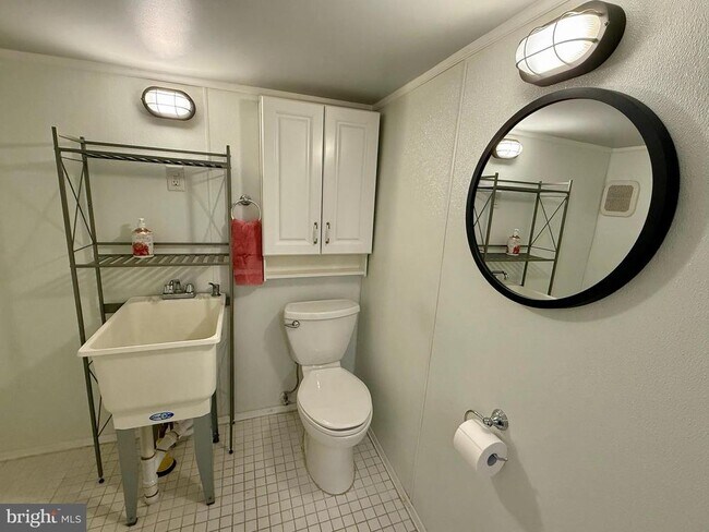 Building Photo - 3613 Parkdale Ave