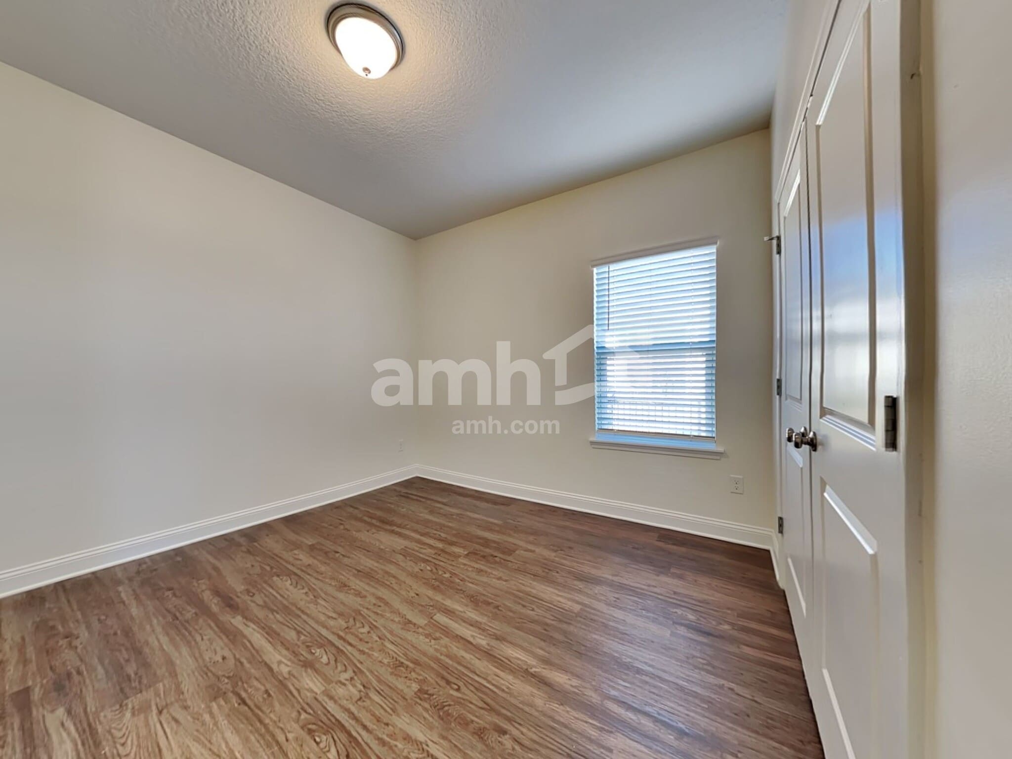 Building Photo - 917 Sunny Stroll Dr