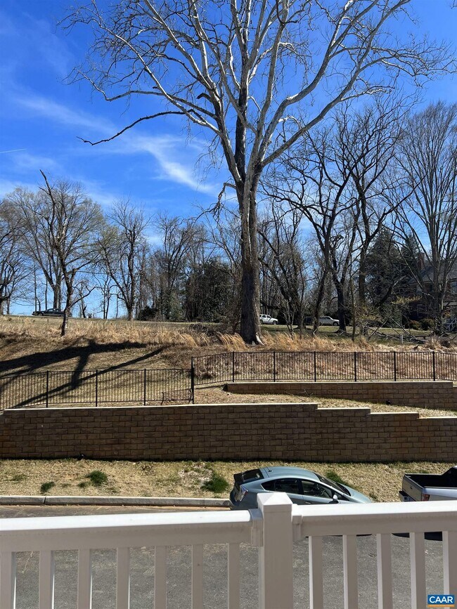 Building Photo - 608 Noush Ct