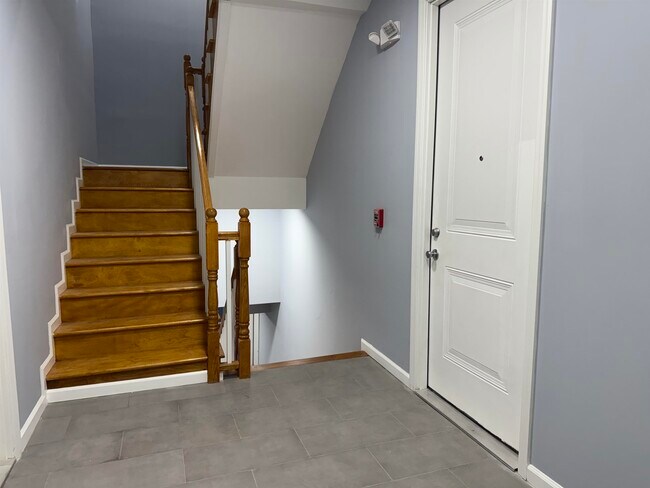 Building Photo - 155 Clifton Ave