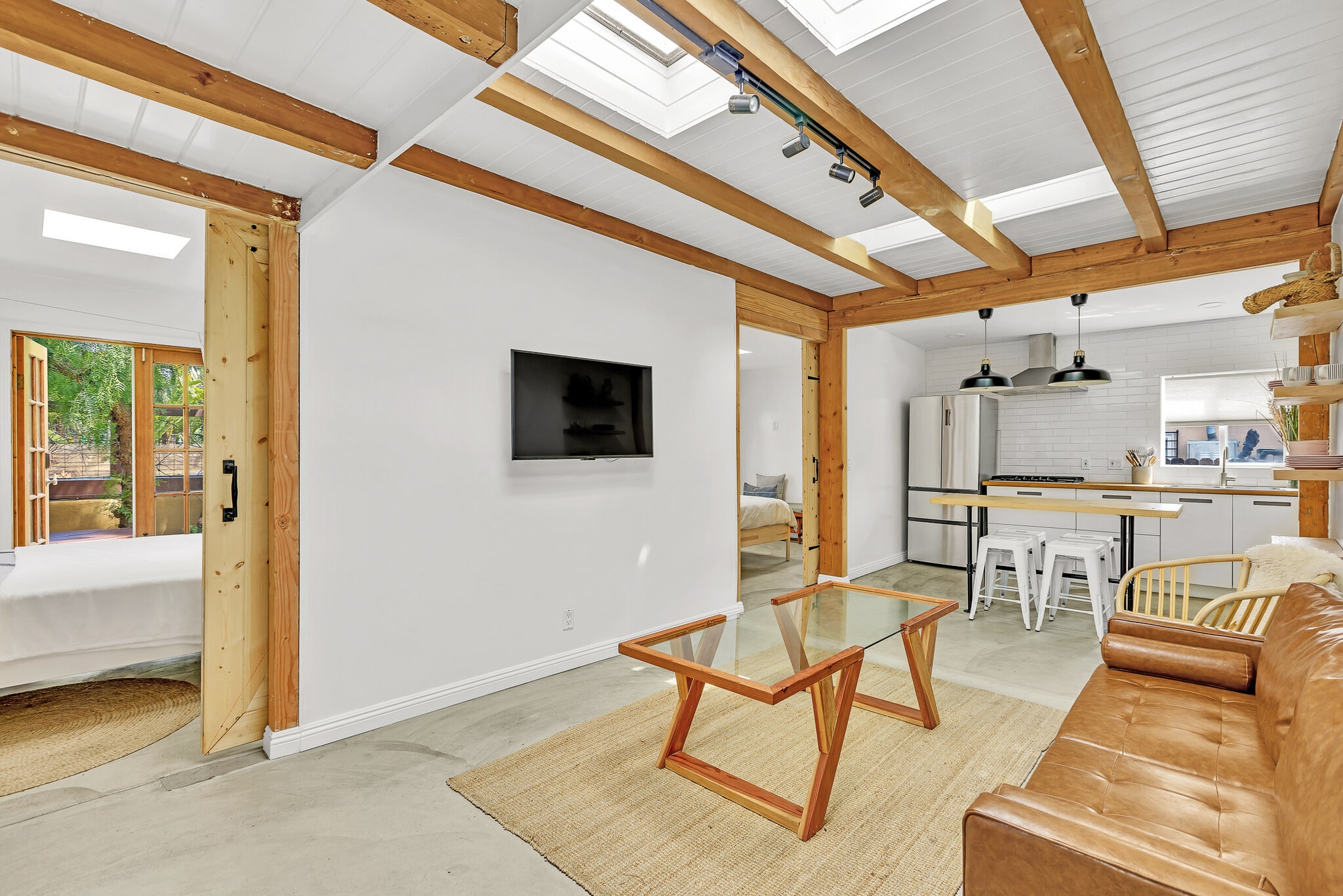 Building Photo - 718 Vernon Ave