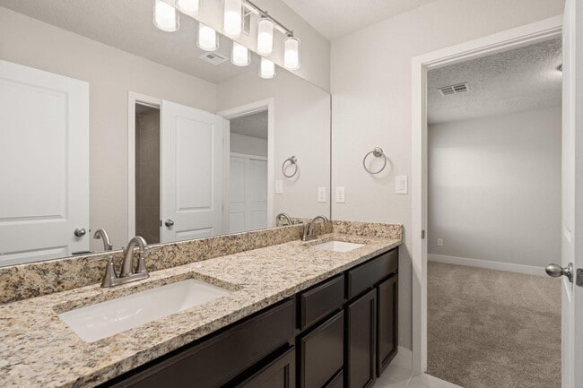 Building Photo - 4022 Silver Springs Road NE