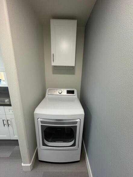 Dryer- extra cost, hook up free - 61786 Desert Air Rd