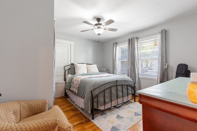 Building Photo - 36-38-38 Priesing St