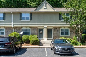 Building Photo - 6900 Roswell Rd