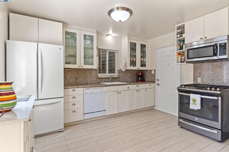 Building Photo - 20171 Leroy Dr