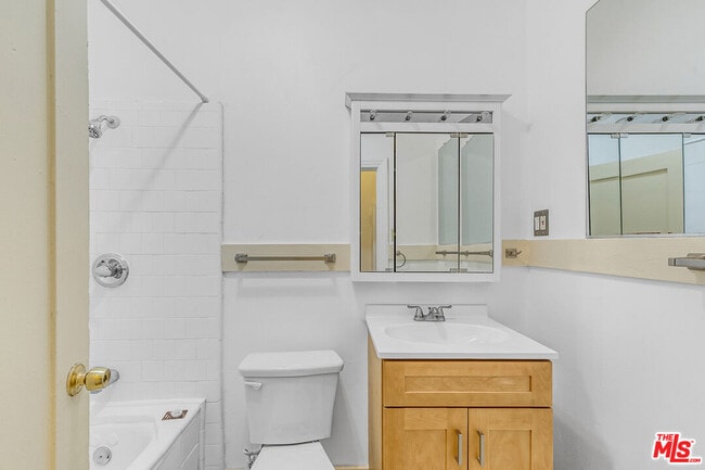 Building Photo - 3801 1/2 Mont Clair St