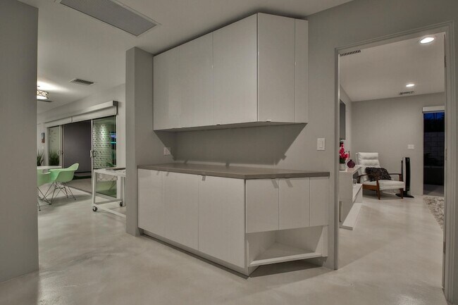 Building Photo - 47956 Silver Spur Trail
