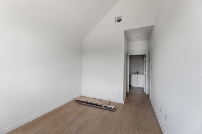 Building Photo - 3620 Sauer St