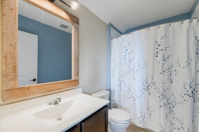 Building Photo - 1511 Cedrus Rd