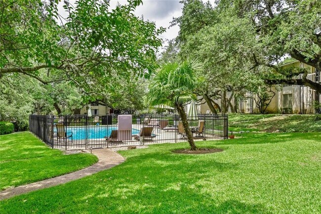 Building Photo - 5320 Balcones Dr