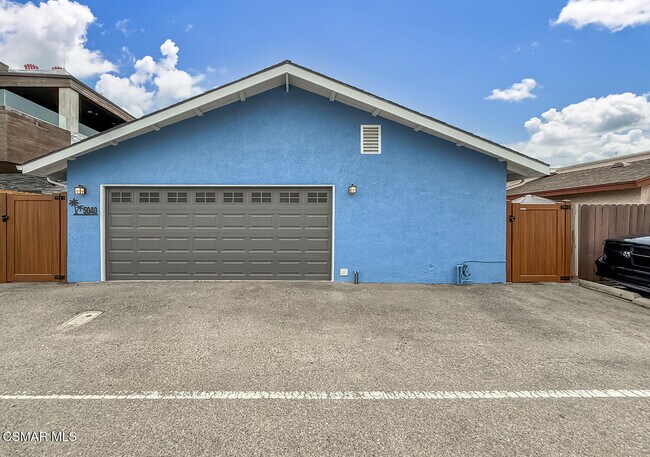 Building Photo - 5040 Dolphin Way