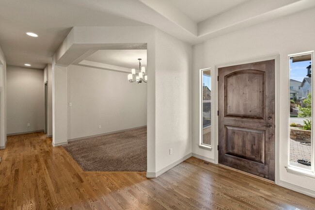 Building Photo - BEAUTIFUL 4BD + OFFICE MAIN-LEVEL LIVING H...
