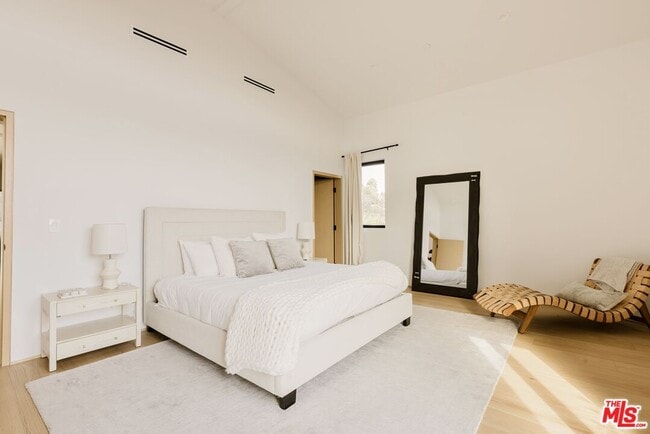 Building Photo - 9064 Harland Ave