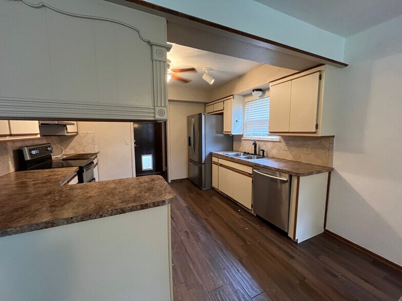 Building Photo - 1501 SW 86th St