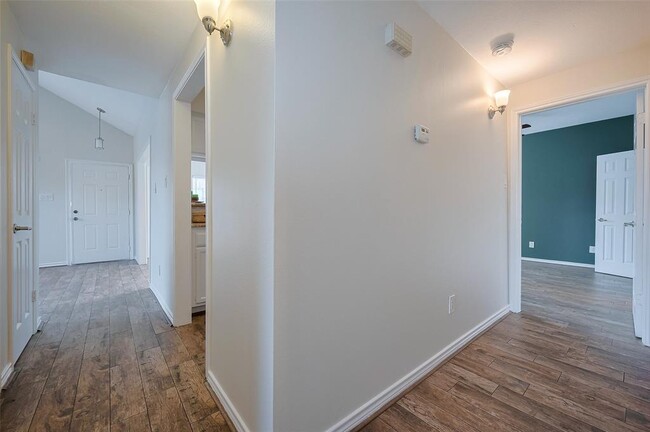 Building Photo - 10176 Oakberry St