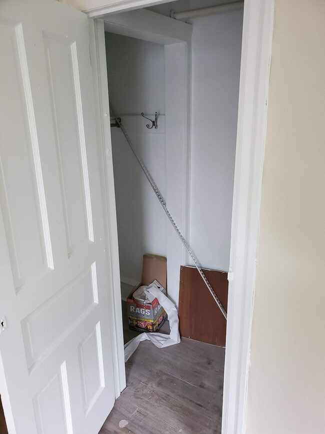 Building Photo - 2213 Mt Carmel Ave