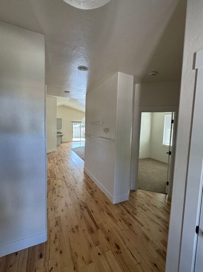 Building Photo - 2435 Bridgewater Way