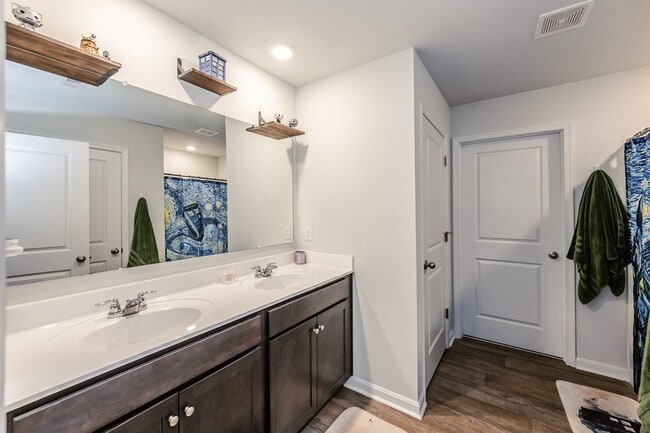 Building Photo - Home in The Arbors with FREE December Rent!*