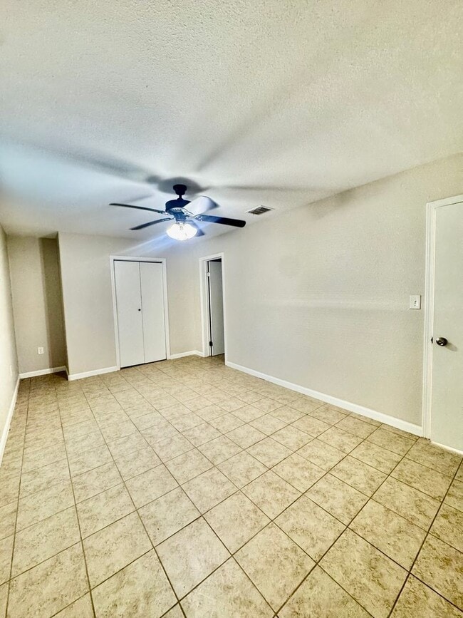 Building Photo - 2 Bedroom / 1 Bath Rental – Southside Neighborhood