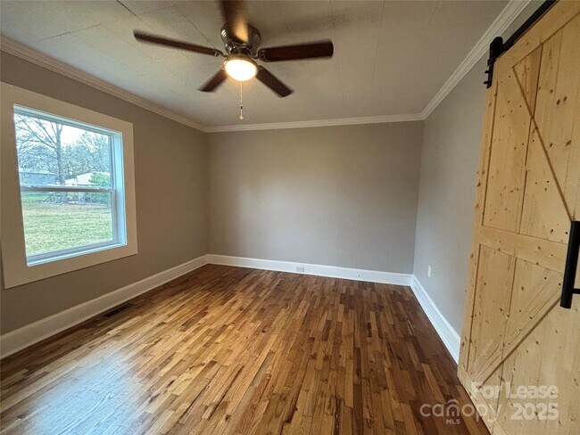 Building Photo - 410 Gann St