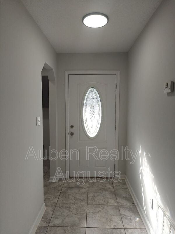 Building Photo - 4213 Cap Chat St